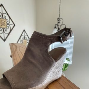 Universal thread wedges